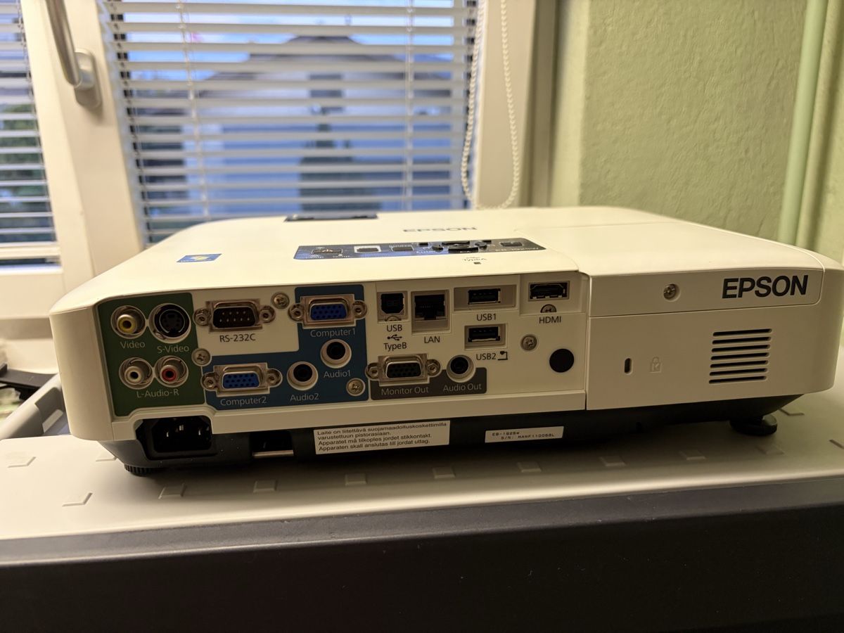 Epson Proiettori: Epson Beamer H314B – Usato da Meggen venduto da Seafood 1