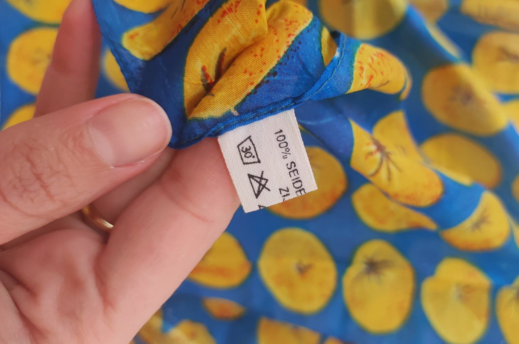 Foulards, Tücher & Schals: Foulard – Gebraucht aus Zug von LindaManga 1