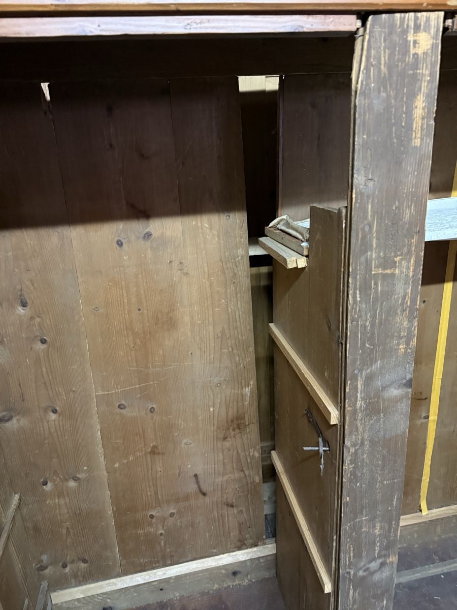 Armoires: Antiker Schrank – Défectueux à Studen SZ par Rambo1 2