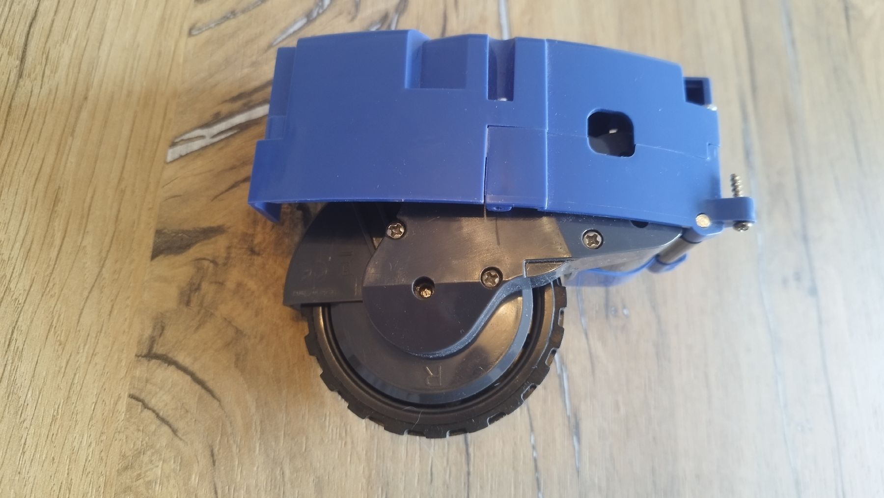 Irobot Aspirapolveri & Accessori: Roue droite irobot roomba – Usato da La Chaux-de-Fonds venduto da orelg 3