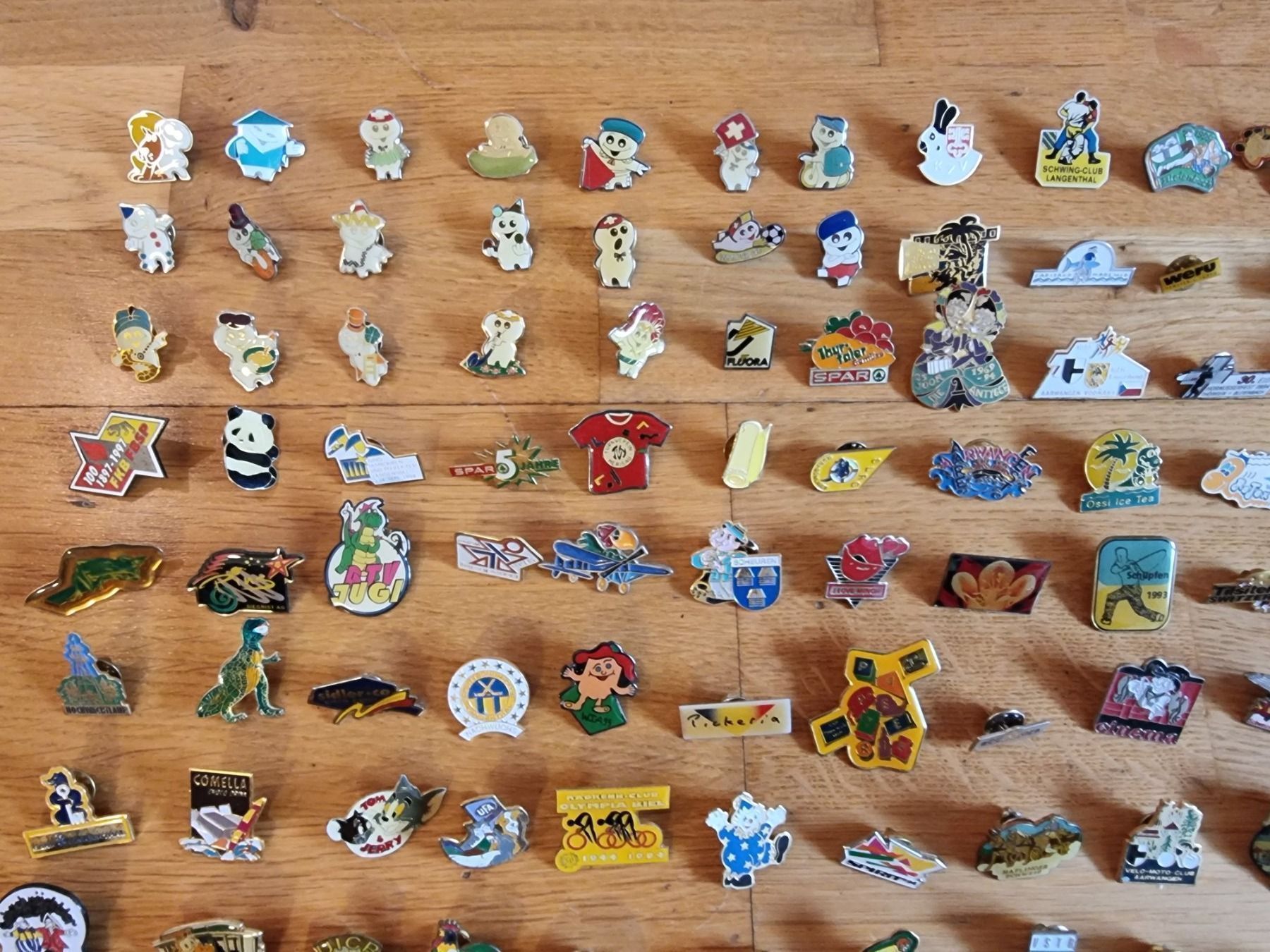Placchette & Badge: Pin Sammlung – Usato da Arosa venduto da Fara8 4