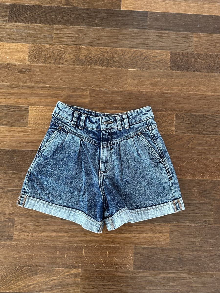 Bershka Hosen: Shorts Gr. 32 XXS – Gebraucht aus Dietikon von mike.thorton