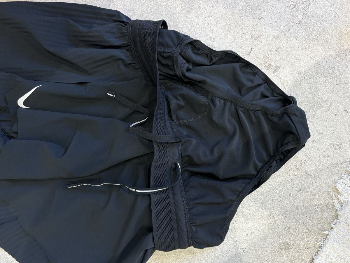 Nike Leggings: Nike black running shorts – Usato da La Conversion venduto da chi_td5v 2
