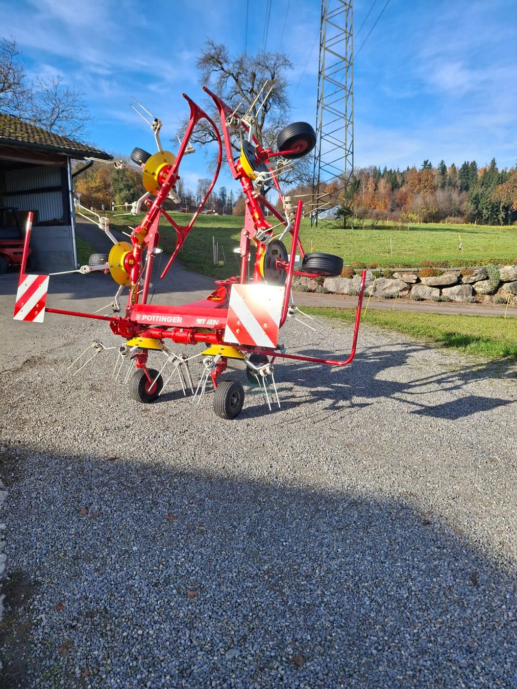 Pöttinger Raccolta foraggio grezzo: Kreiselheuer Pöttinger Hit 610N – Usato da Aristau venduto da johndeere7810 1