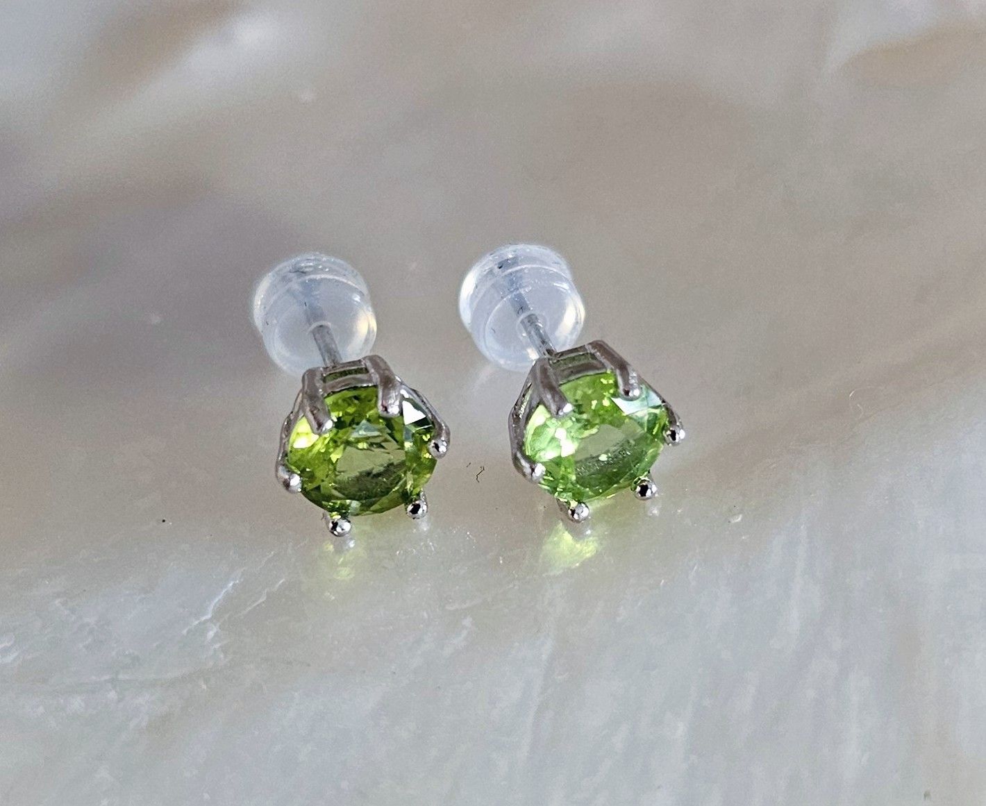 Boucles d'oreille: Ohrstecker 925 Silber mit Peridot – Neuf (Voir description) à Ettenhausen TG par CH2300 4