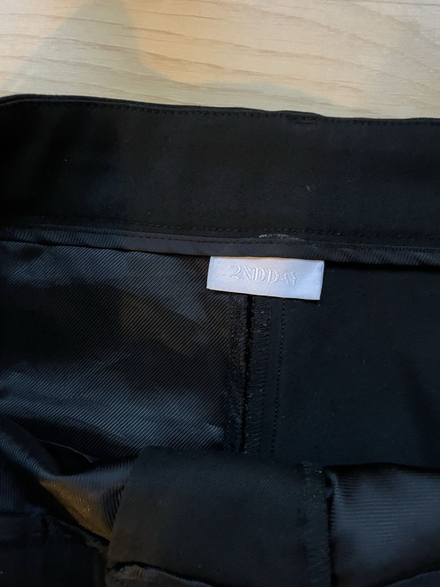 Pantalons: Schwarze Stoffhose – D'occasion à Basel par tam_xx5y 2