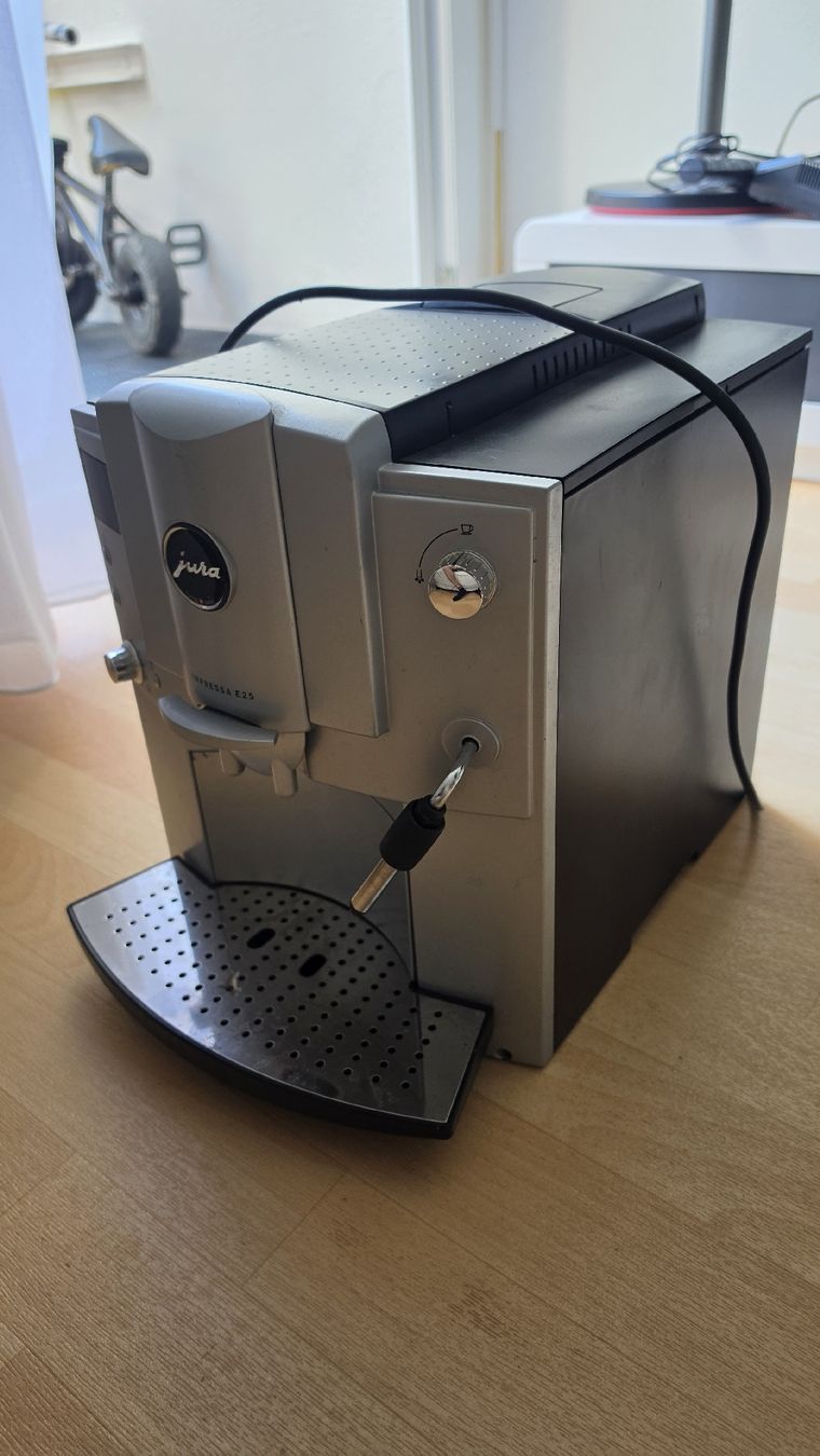 Jura Macchine per caffè & Macchine per espresso: Jura impressa E25  – Usato da Spreitenbach venduto da dej_cqg7 1