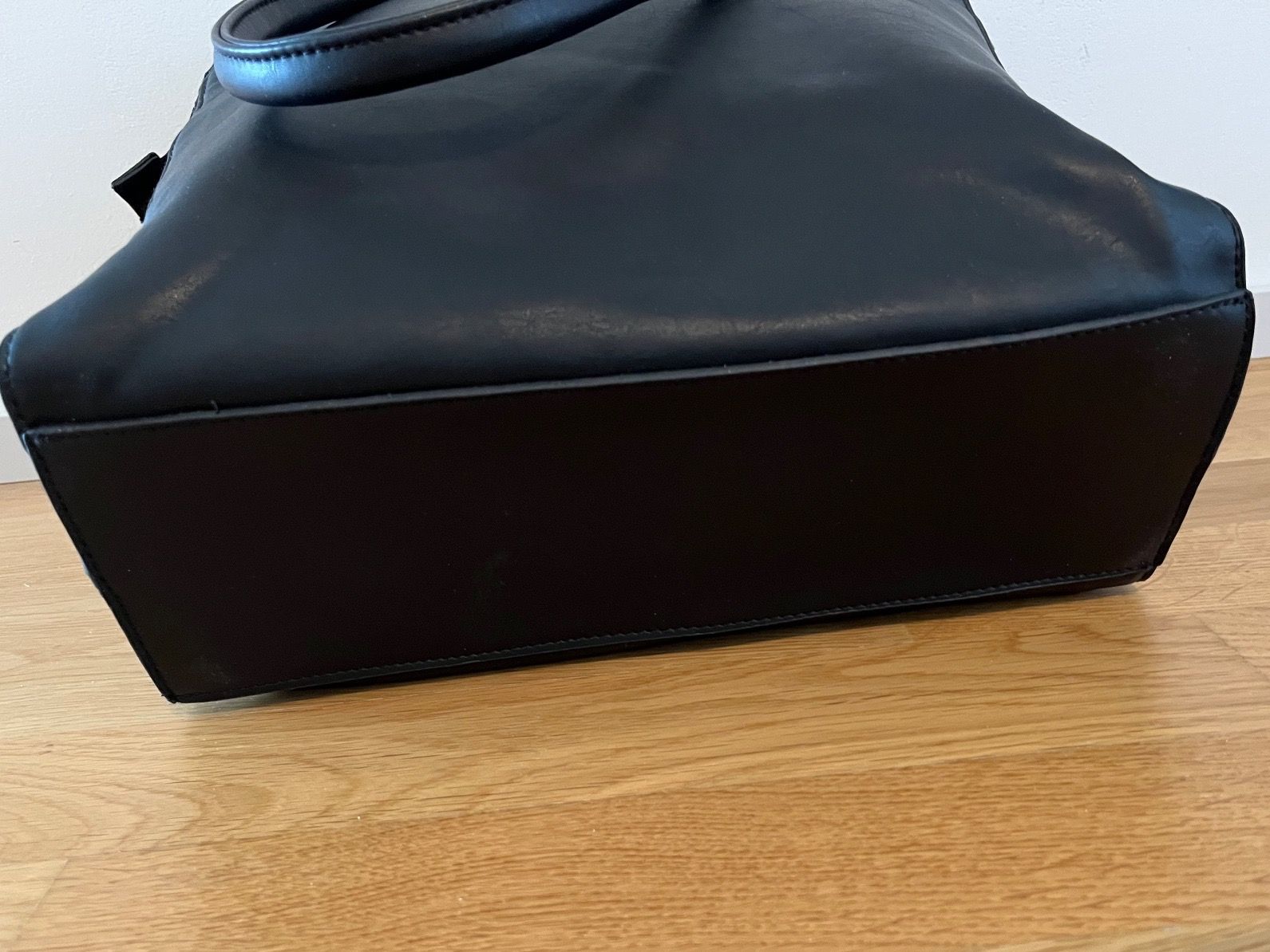 Taschen für Damen: Schwarze Frauenhandtasche – Gebraucht aus Zürich von Bora_0506 5