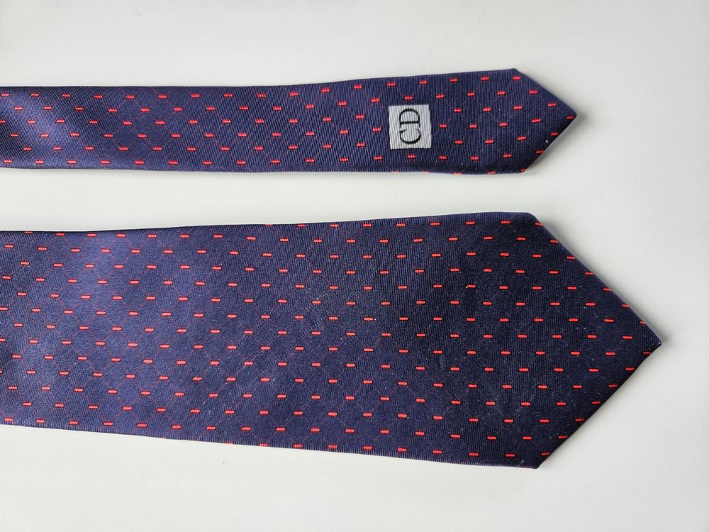 Cravate En Soie Aquascutum – Motifs Chasse Rouges, Classique Et élégante