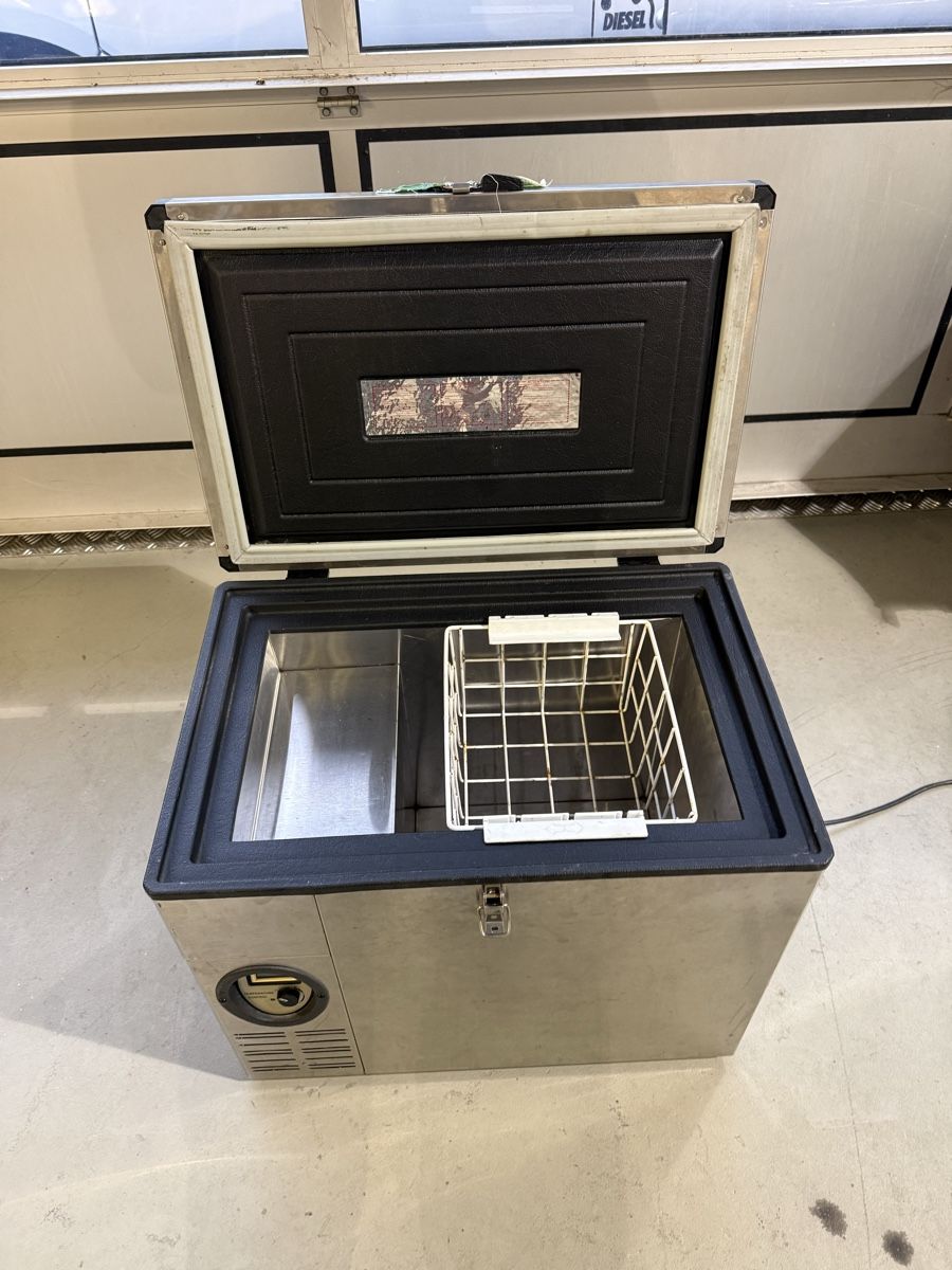 Frigoriferi & Refrigeratori: Engel Kühlbox / Gefrierbox, Campingtauglich! – Usato da Buochs venduto da 18-84