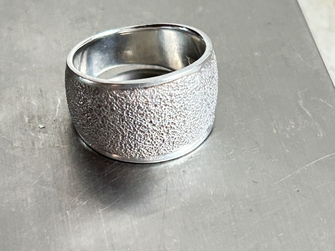 Anelli: Silberring feine Struktur  (53) – Usato da Laufen venduto da belleskulptur 8