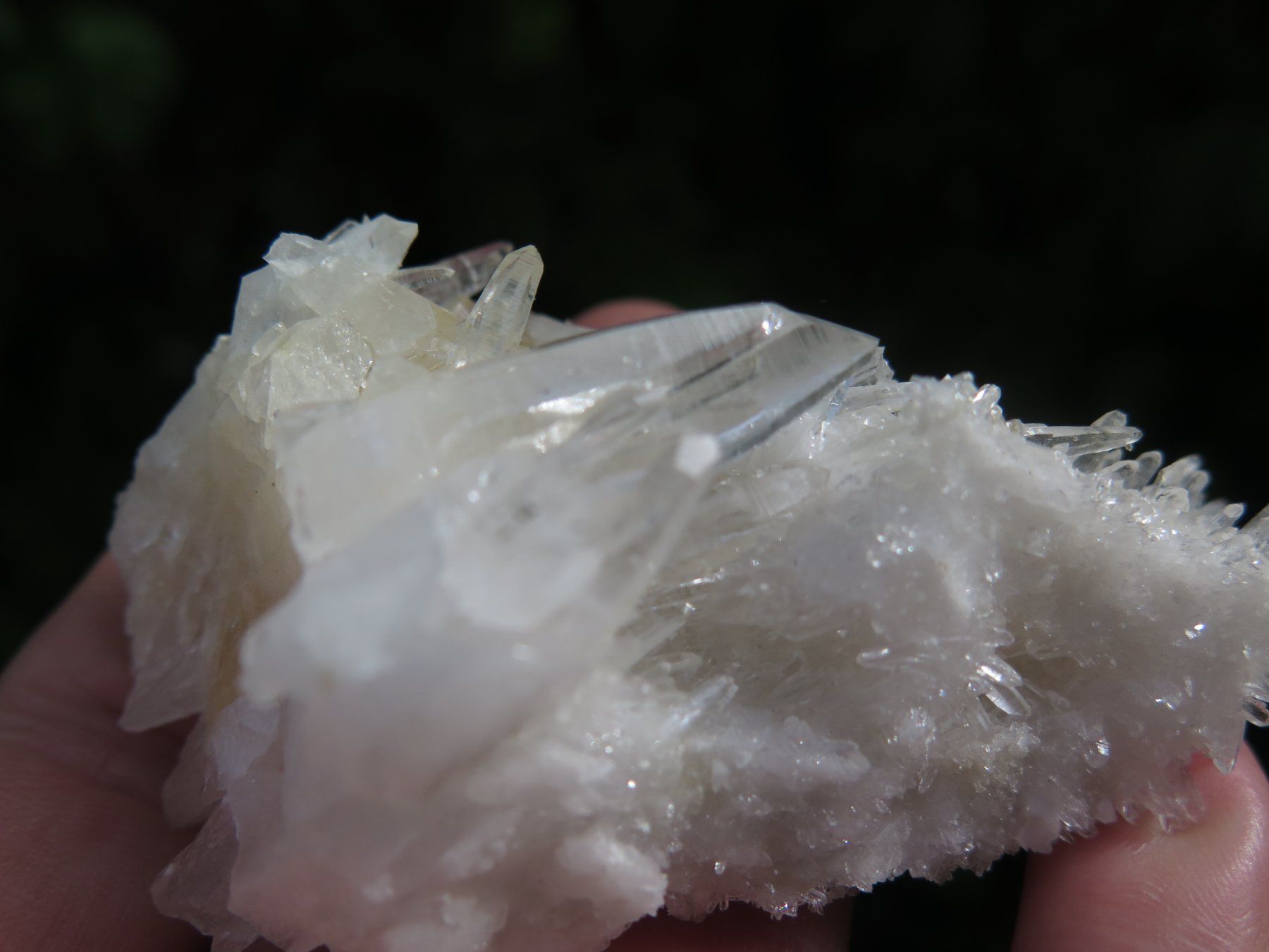 Mineralien & Heilsteine: Bergkristall mit vielen Spitzen – Gebraucht aus Schaffhausen von Yamakana51L8736OQ8