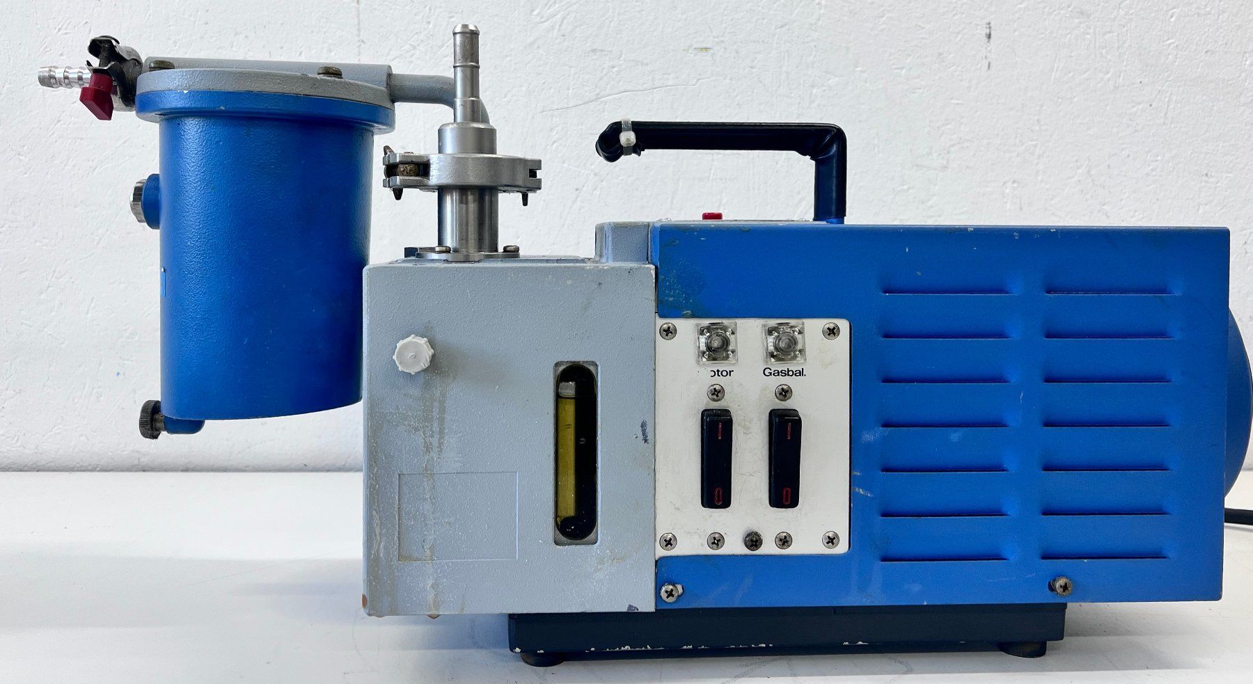 Accessori da laboratorio: Vacuubrand RD4 Drehschieber Vakuumpumpe – Usato da Niederdorf venduto da LeptonAG_Labor 1