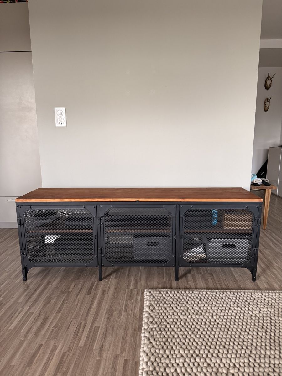 Ikea Mobili TV: Ikea Fjällbo TV Möbel – Usato da Schaffhausen venduto da deda13