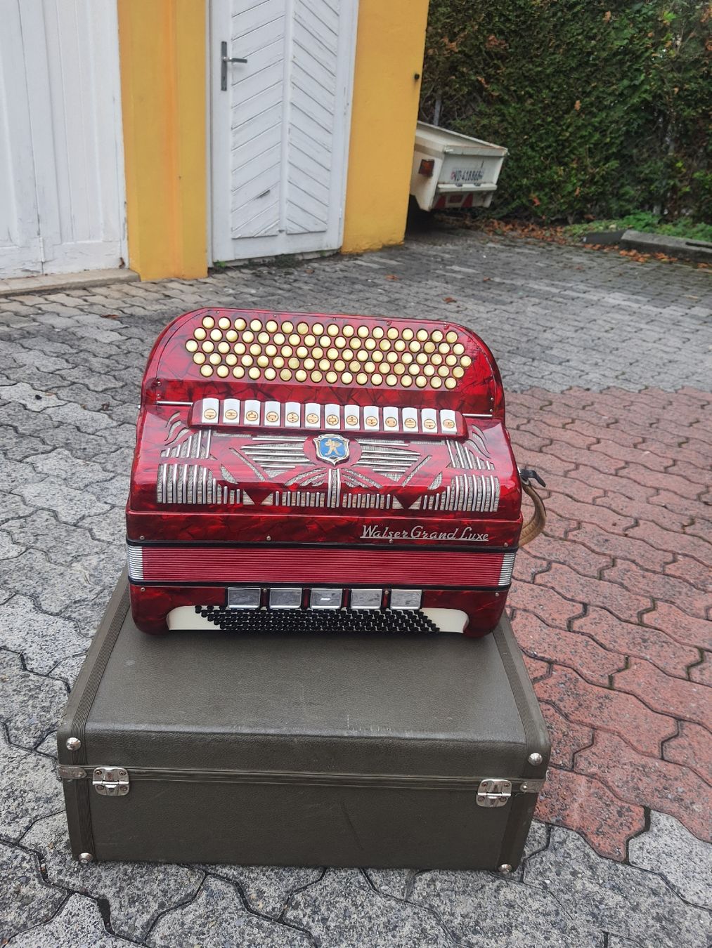 Strumenti musicali: accordéon chromatique 4 voix  – Usato da Pont-de-la-Morge venduto da Mirabelle0 1