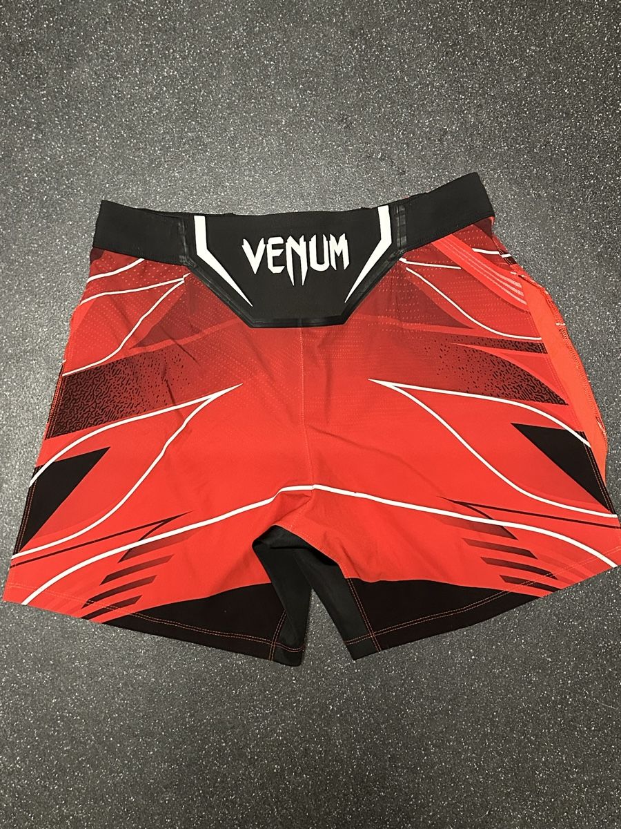 Venum Pantaloni: UFC x Venum Gladiator Shorts – Usato da Bülach venduto da SaronAchmid 1