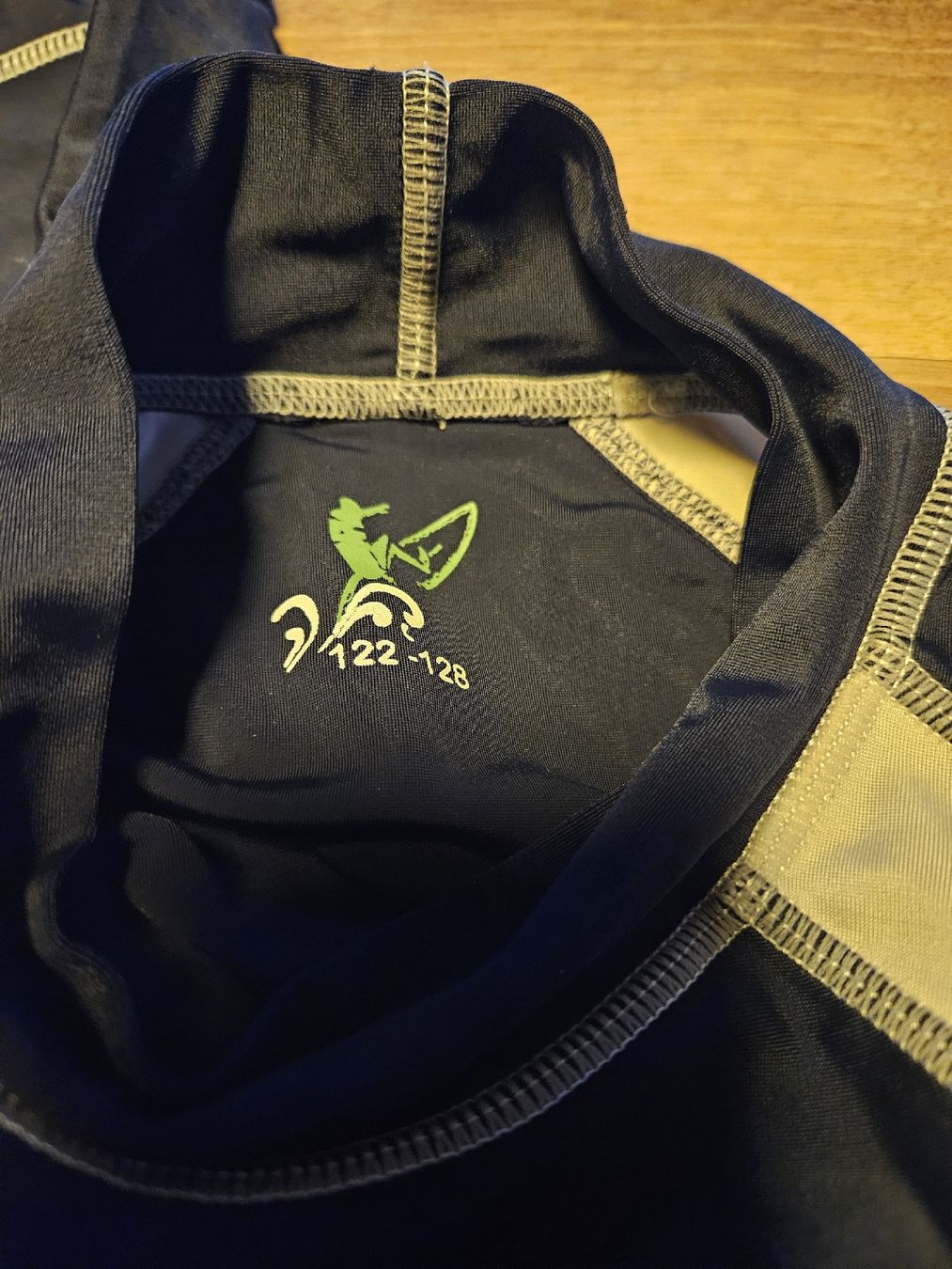 Badehosen: TCM UV-Shirt, Gr. 122 – Gebraucht aus Spiez von ann_y7bb 2