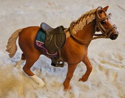 Schleich Stute mit Sattel und Zaumzeug