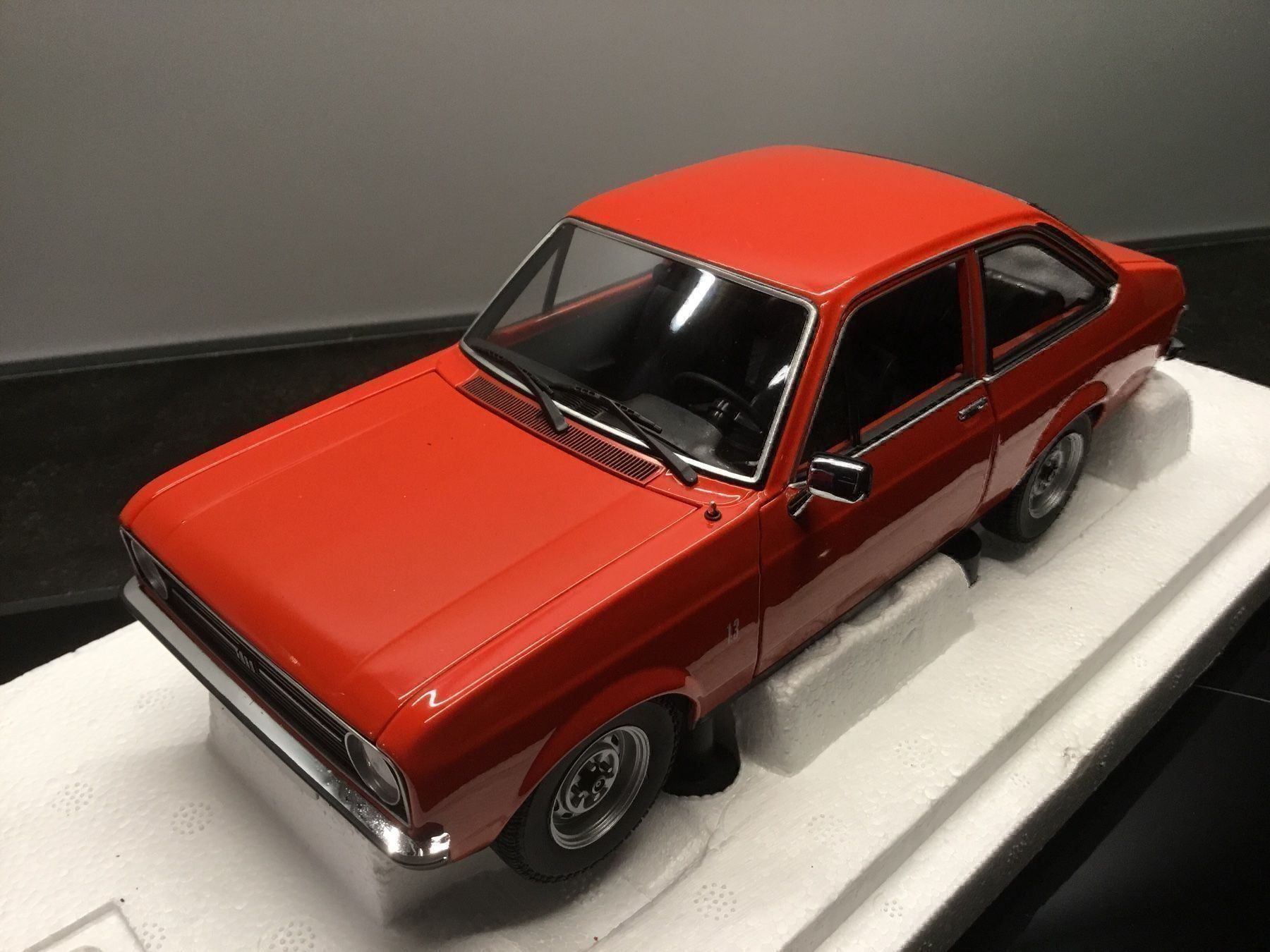 Modellbausätze & Standmodelle: Ford Escort II, Massstab 1:18 – Neu und originalverpackt aus Erlenbach im Simmental von Model_box 1
