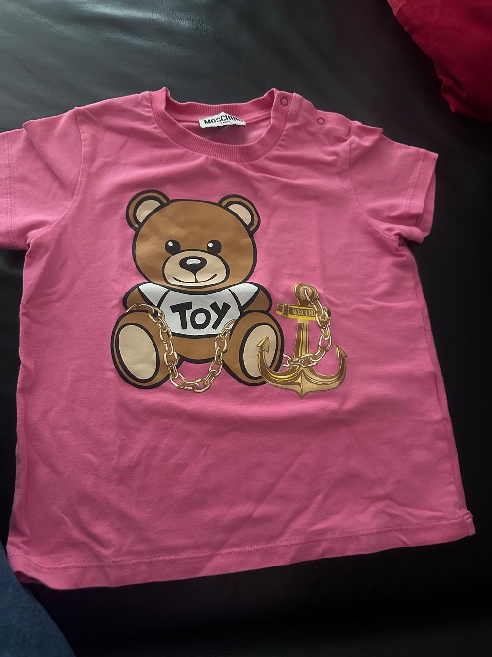 Moschino Blouses, T-shirts & Tops: Moschino pink T-shirt - 98 – D'occasion à Zürich par Bybyana