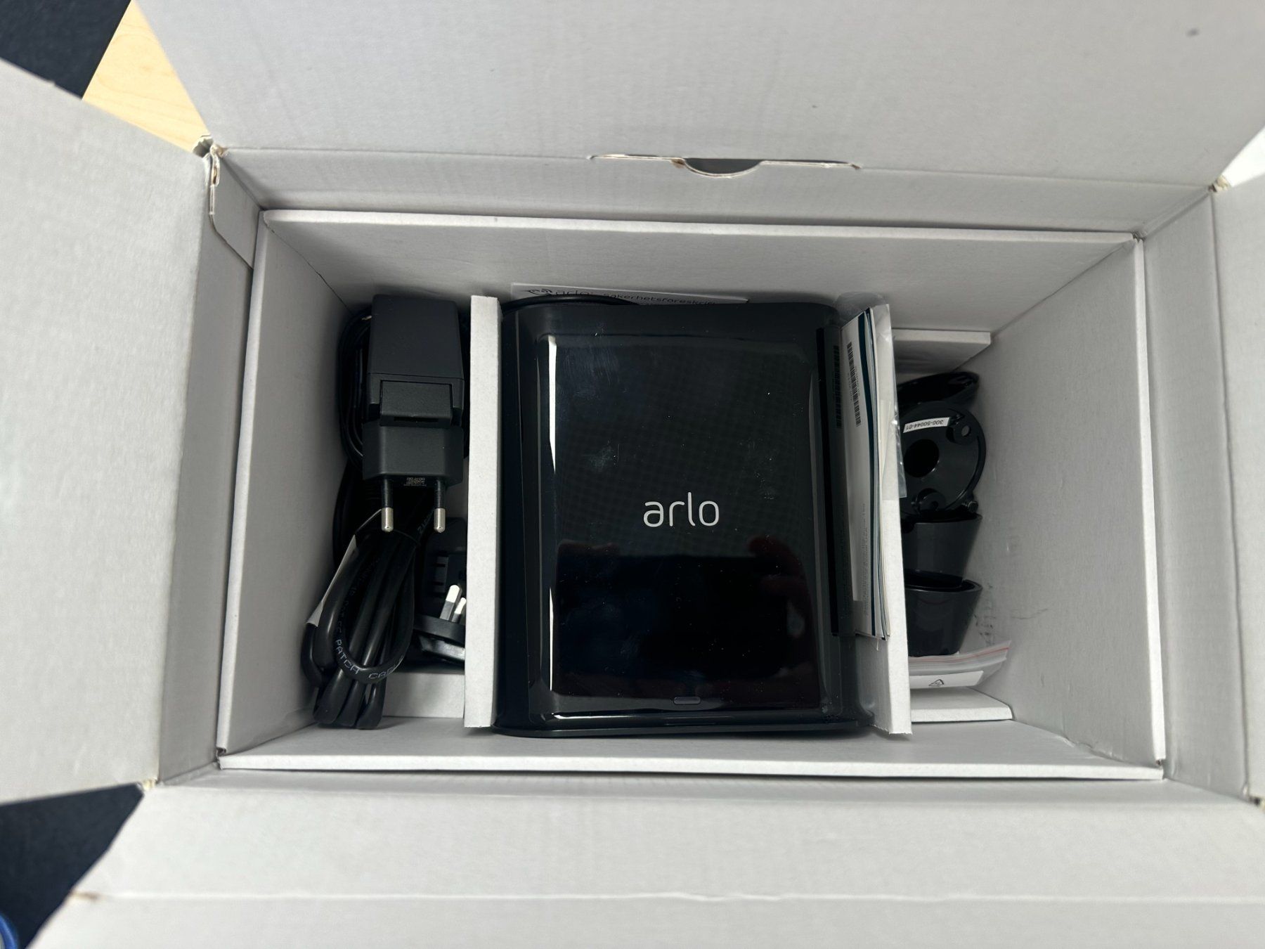 Arlo Videocamere: Arlo Pro 3 Security Camera System , 4 cameras new with box – Usato da Zürich venduto da Secginekmek 2