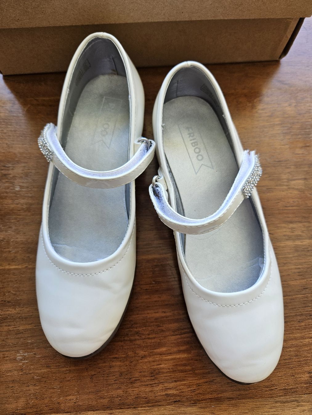 Friboo Scarpe per ragazze: Weisse Lackschuhe Gr. 33 (Friboo) – Nuovo (secondo la descrizione) da Regensdorf venduto da c_est_la_vivie 2