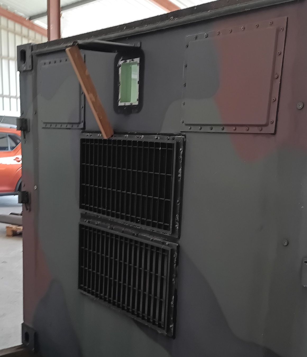 Contenitori edile: Funkcontainer der D-Bundeswehr – Usato da Hallwil venduto da Henryzb 3
