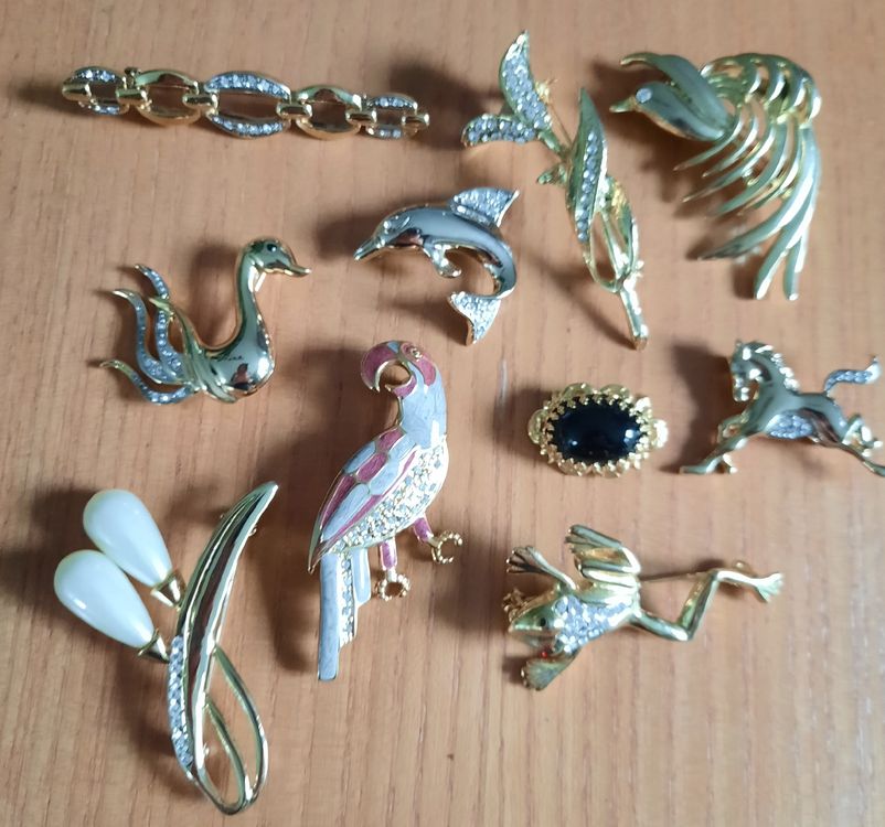 Lot De 6 Broches Dorées Chromées + 2 Broches Violons émaillées - Neuves Sans Emballage