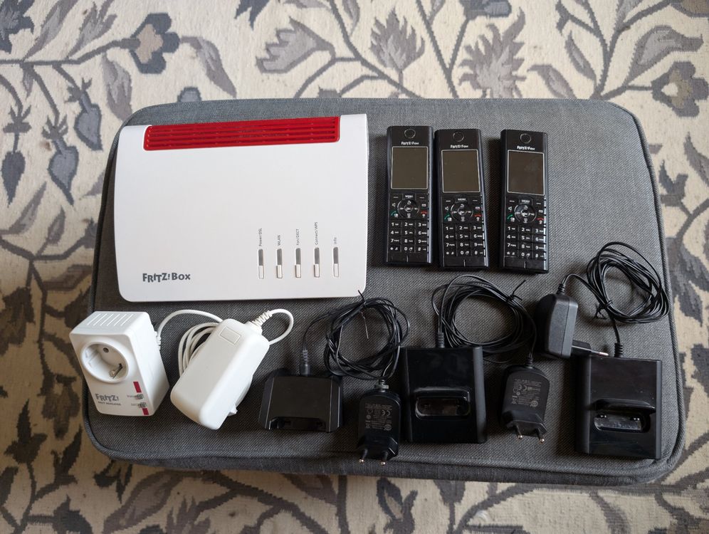 Fritz!Box 7590 LK mit 3 Fritz!Fon MT-F, 1 DECT Repeater (Gebraucht) in ...