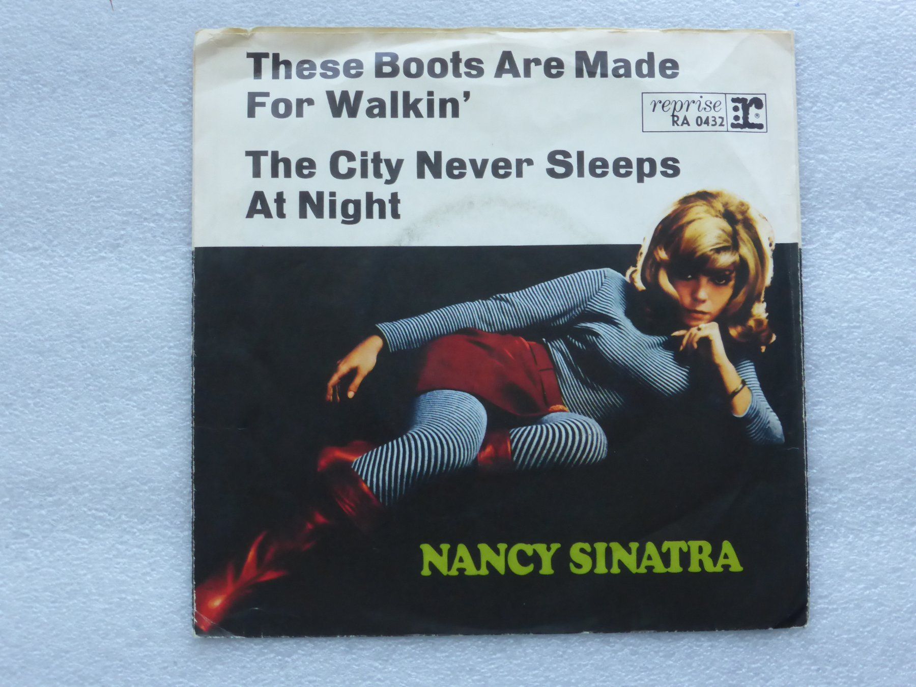 Schallplatten: Vinyl Single  NANCY SINATRA – Gebraucht aus Küssnacht am Rigi von Mondkinder 3