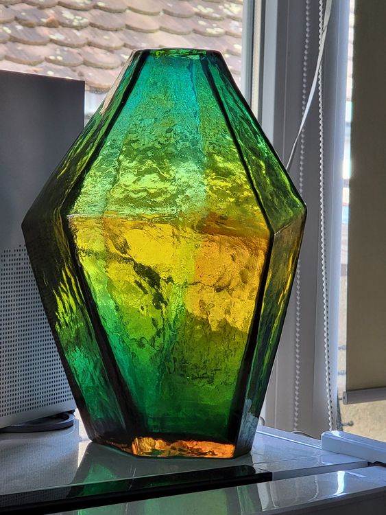 Des Pots Glass Vase faceted shape emerald green iridescence Kaufen auf Ricardo