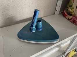 Tête de balai aspirateur triangulaire pour piscine