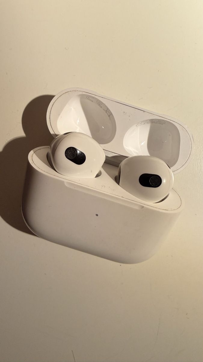 Apple Casques audio: Apple AirPods 3rd Generation with Charging Case – D'occasion à Zürich par pat_zbj7