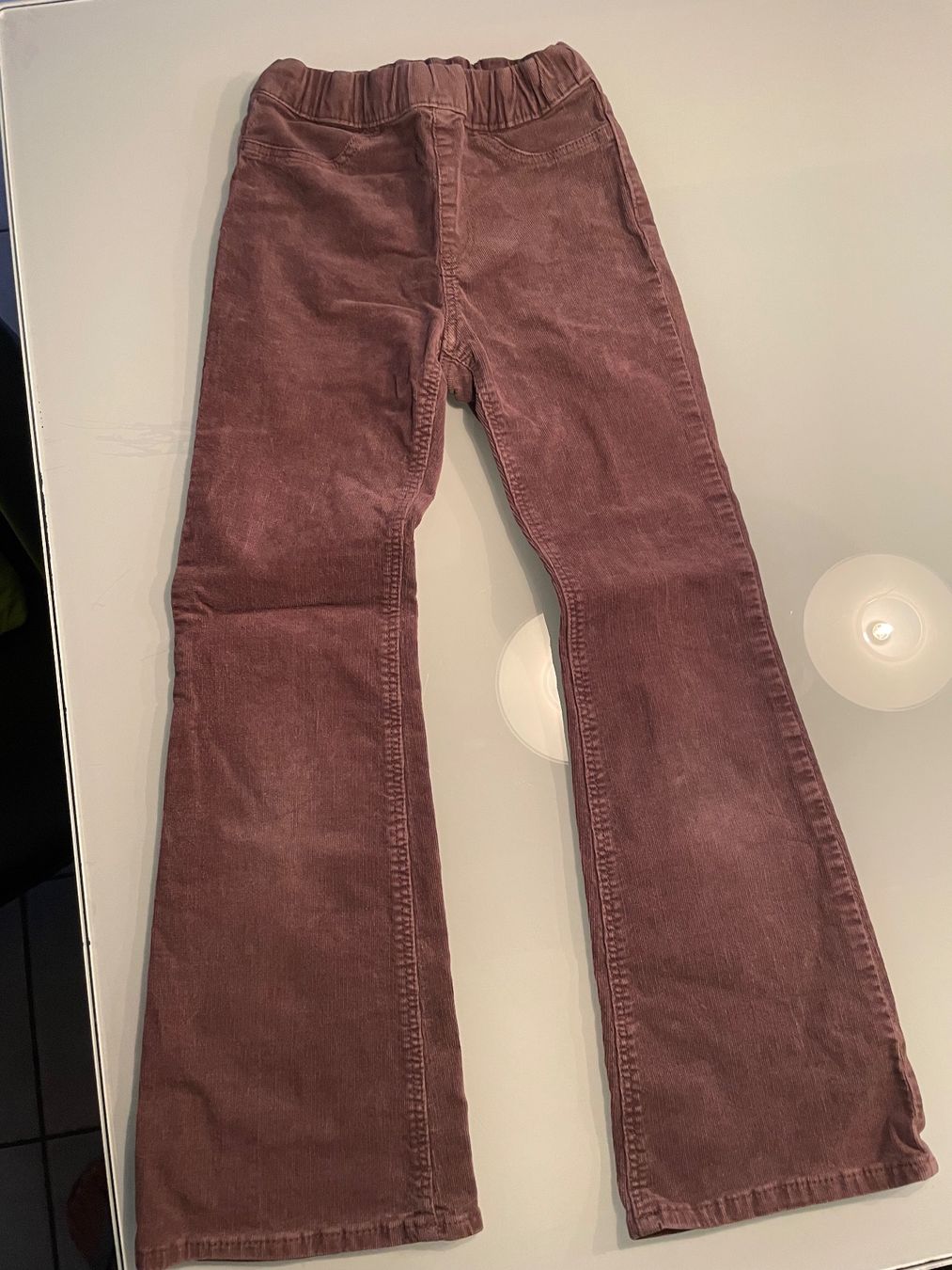 H&M Pantaloni: Mädchen  -  Manchester hose braun, 128/134 – Usato da Pfeffingen venduto da Purzzeli