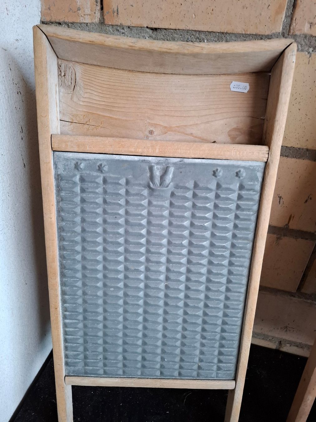 Tutti gli attrezzi: Waschbrett Holz Metall alt gebraucht 48cm – Usato da Schönholzerswilen venduto da clyde123