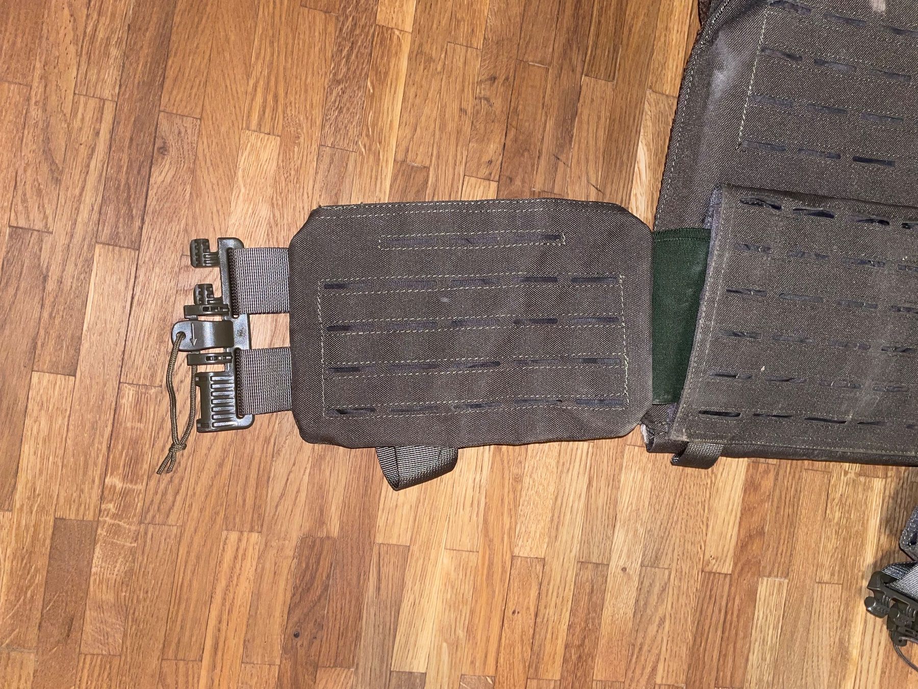Uniformi: Airsoft Plattenträger Invadergear – Usato da Lenzburg venduto da tim_gwk2 2