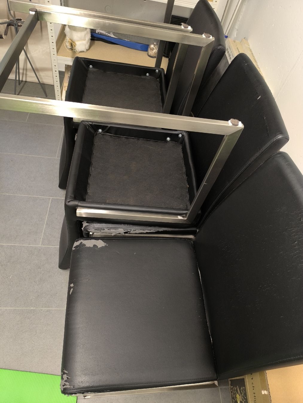 Stühle: Schwarzer Stuhl Kunstleder. einzel oder Set à 6 Stk. – Gebraucht aus Niederdorf von Ps26 2