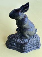 Gusseisen Figur Hase auf Sockel Dekoration