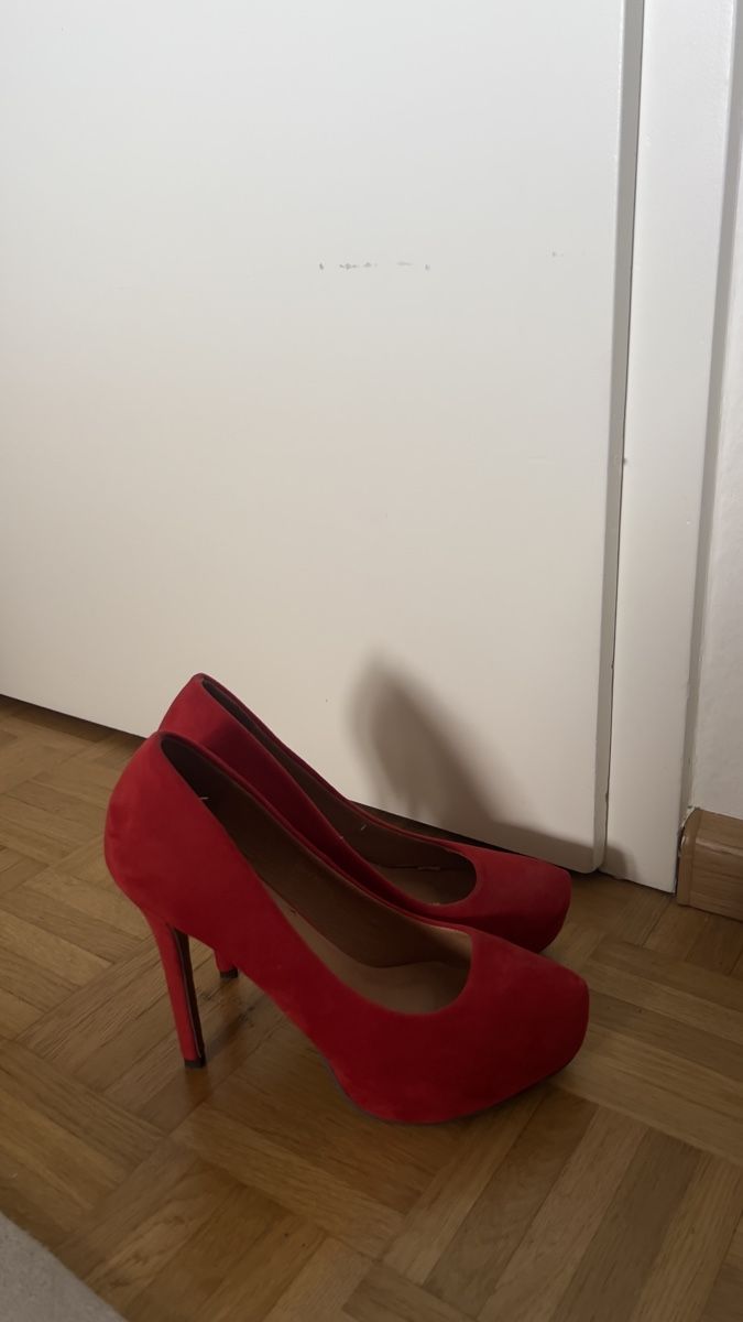 Scarpe da donna: Roter Stöckelschuh – Usato da Sisseln venduto da nt.geschenkshop 2