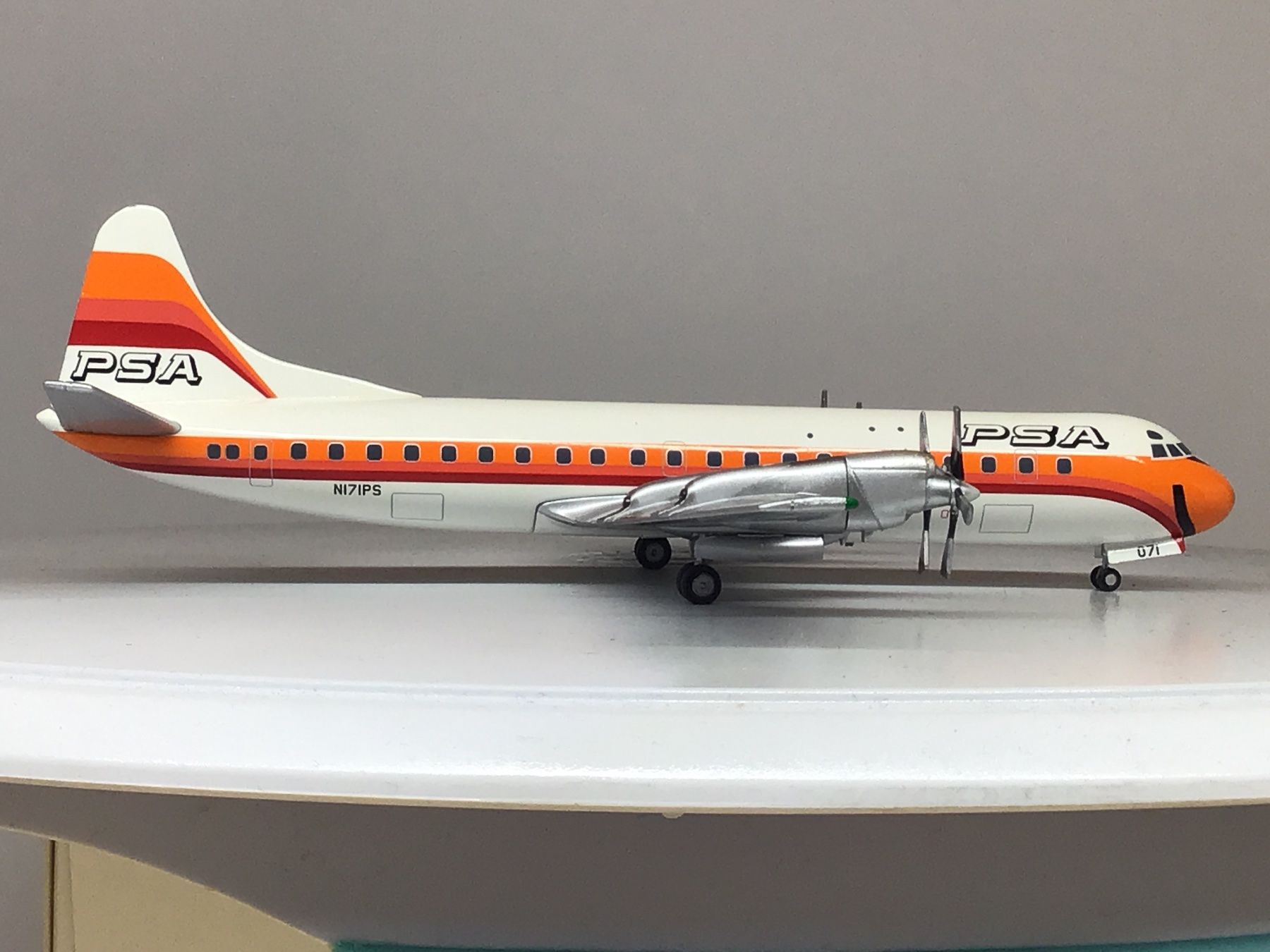 Kit di modellismo & Modellini statici: Lockheed L-188 Electra Modell PSA 1:200 HM – Usato da Männedorf venduto da Modelle-aller-Art