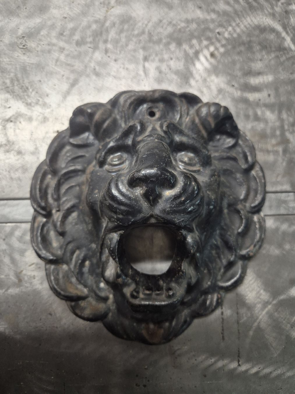 Skulpturen & Statuen: Tête de Lion en fer  – Gebraucht aus Le Locle von CHEGUA 1