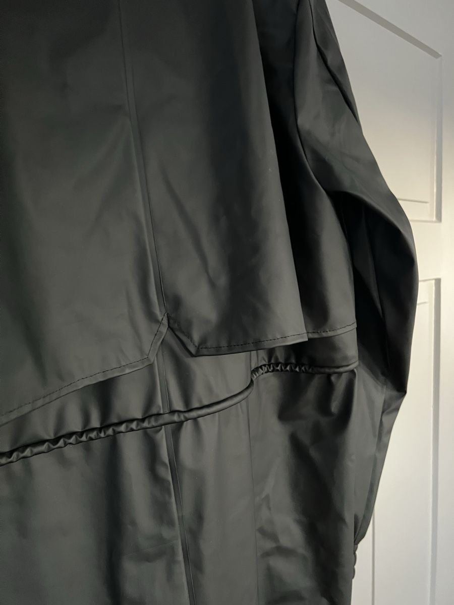 Rains Giacche: Rains Regenmantel - Grösse M / schwarz – Nuovo (secondo la descrizione) da Widnau venduto da iamniko 2