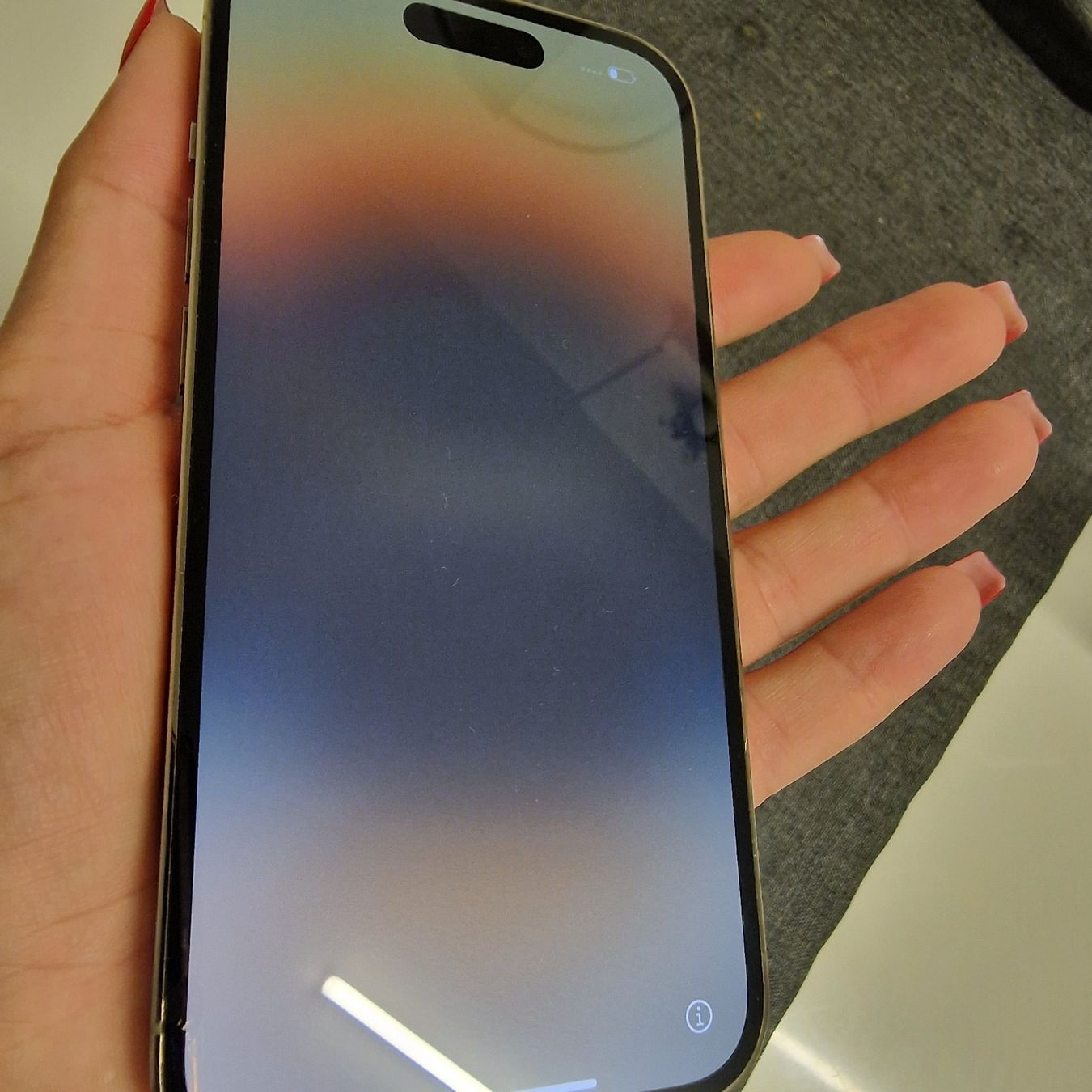 Apple Telefoni cellulari / Smartphones: iPhone 14 Pro, Gold 256 GB neuwertig – Nuovo (secondo la descrizione) da Obergösgen venduto da Neluandi 1