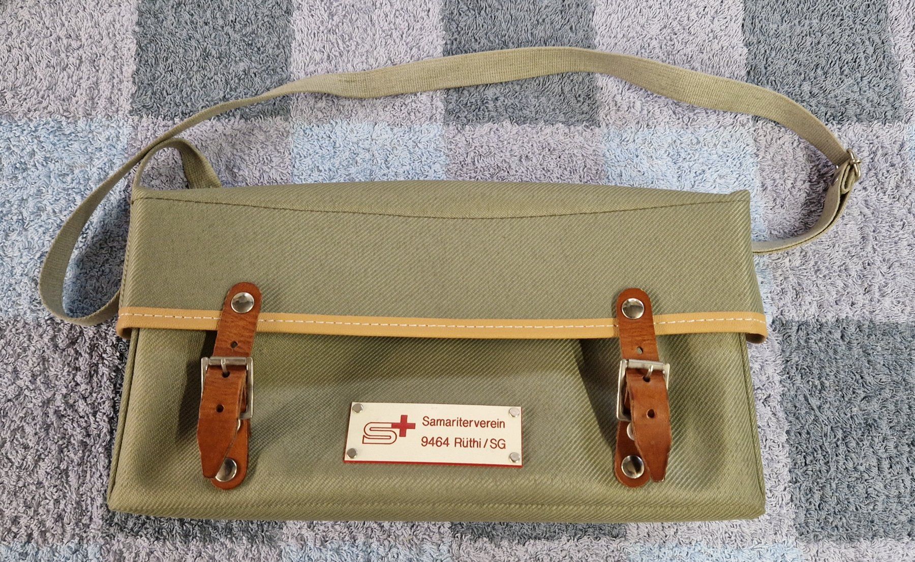 Schweizer Armee Taschen: SAMARITER TASCHE – Gebraucht aus Bilten von Mic2022