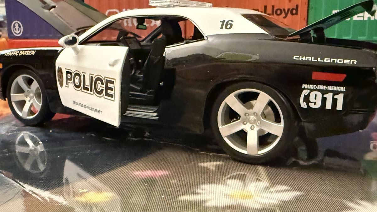Dodge Voitures modèles: Polizeiauto Dodge Challenger  1:18 – Neuf (Voir description) à Basel par Zomeg 1