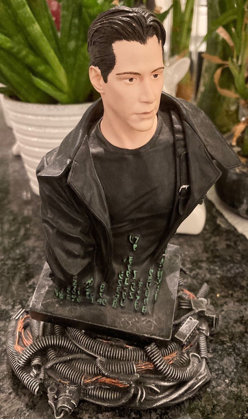 Statuette: Matrix Neo Büste -Sale- – Usato da Rütihof venduto da Kelani