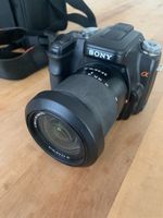 Sony Alpha 100 mit Objektiv DT 3.5-5.6/18-70