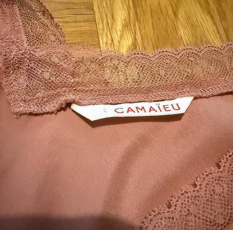 Top: Débardeur satiné rose poudré taille S – Usato da Lausanne venduto da loi_8msc 2