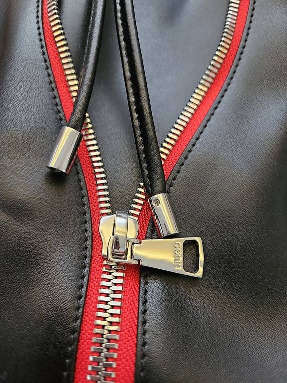 Borse da donna: Beuteltasche schwarz Hugo – Usato da Neuenkirch venduto da Unicorn3759 1