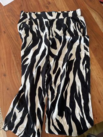 Sommerliche Damen Hose im Zebra-Muster, Gr. M,TOP 🦓